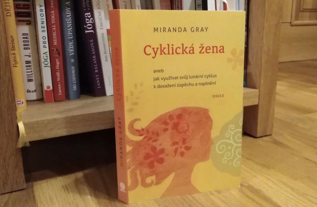 Cyklická žena Miranda Gray jóga